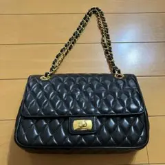 キルティング黒ショルダーバッグ ゴールド金具