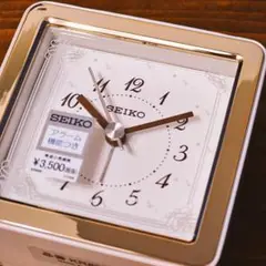 SEIKO アラーム機能付き置時計 薄ピンク KR898P