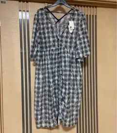 新品未使用タグ付き シアーブラウス 花柄チュニック
