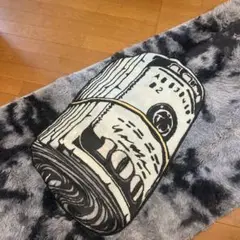 お金の束デザインラグ