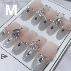 氷上ブルーマグネット×クリスタルビジューロングネイルチップ