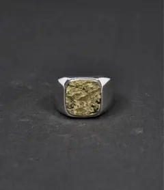 シルバーと金のスクエアリング