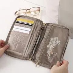 即日発送(新品)お薬手帳ケース 3coins A6サイズ対応 母子手帳 ベージュ