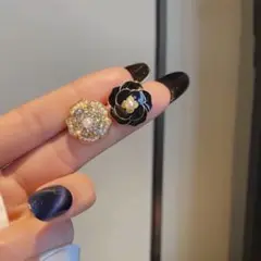アシンメトリー パール カメリア ピアス ワンポイント シンプル 韓国 両耳