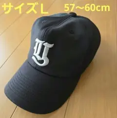 黒の刺繍ロゴキャップ