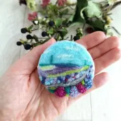 羊毛フェルトブローチ★ハンドメイド★刺繍★ビーズ★ 満開の紫陽花 羊毛フェルトブローチ☆ハンドメイド☆刺繍☆ビーズ☆ 満開の
