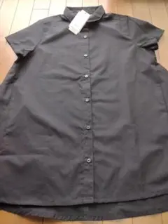 タグ付き　黒のAラインシャツ　L