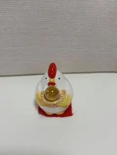 陶器製 鶏の置物 金色の玉