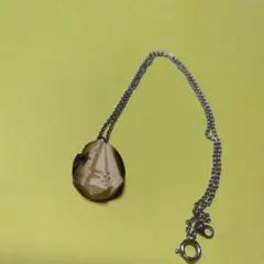 木彫りのネックレス