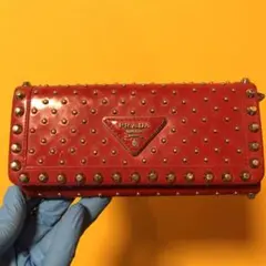 美品★PRADA プラダ★超希少 スタッズ 大小付き★エナメル長財布 お洒落な赤
