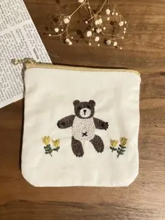 刺繍　ポーチ　ハンドメイド　ベアー　樋口愉美子　手刺繍　ファスナーポーチ