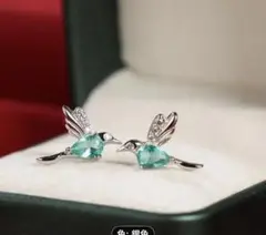 ハチドリデザイン ピアス(両耳用)