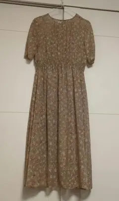 【新品タグ付】花柄半袖ワンピース Mサイズ