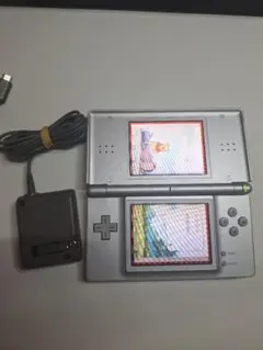 【美品】DS Lite シルバー 純正充電器、ソフト付き