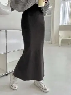 黒 タイトロングスカート