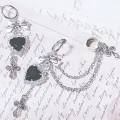 地雷イヤリングsilverイヤーカフ blackビジューとゆらゆら十字架