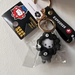万博 ミャクミャク サンリオ キーホルダー 黒なりきり ポチャッコ