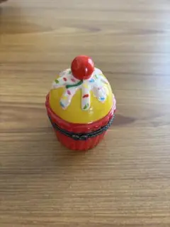 ケーキ　小物ケース　陶器