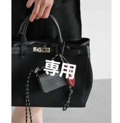 Vin　チャーム付きベルテッドバッグ