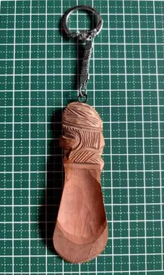 アイヌアート工芸品 木彫り靴べらキーホルダー 約10cm 作家サイン有