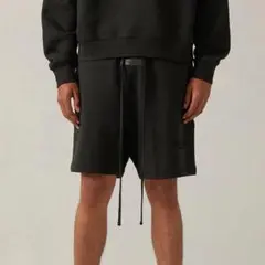 ESSENTIALS ブラックショートパンツ