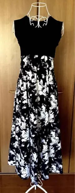 ノースリーブロングワンピース 黒白花柄