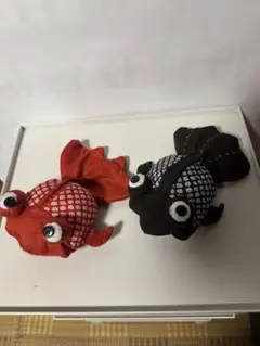 ちりめん　金魚ぬいぐるみ 赤と黒