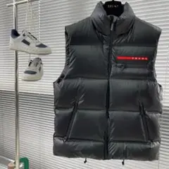 【ダイダイ様】 PRADA ダウンベスト 三角ロゴ ブラック ファスナー 40 PRADA - プラダ PRADA ダウンベスト ジャケット 三角ロゴ