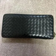 黒いレザー編み込み長財布