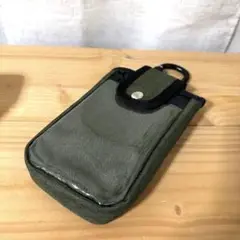 カーキポーチ カラビナ付き　スマホ　財布　貴重品入れ　アウトドア