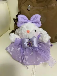 紫のウサギのぬいぐるみ
