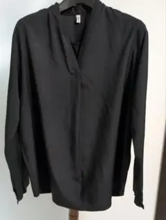 BLANC FICELLE 黒　Vネック　 長袖シャツ サイズXL