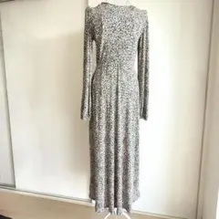 【MNG マンゴ】ロングワンピース プリーツ 花柄 長袖 マキシ丈 ストレッチ
