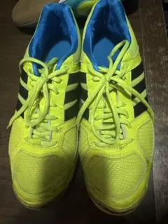イエロー フットサルシューズ 3本ストライプ