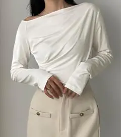 新品タグ付き louere ワンショルドレープカットソー ホワイト Lサイズ