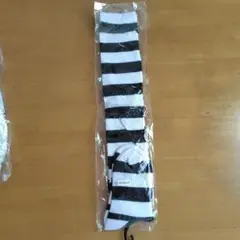 白と黒のストライプロングソックス