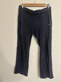 Nike 黒 フレアパンツ