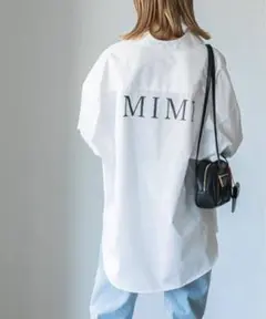 MIMI バックプリント ホワイトシャツ