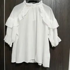 値下げ　上品フリルネック　ホワイトシアーブラウス　新品タグ付き