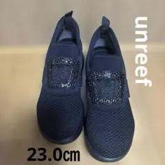 新品アンリーフ unreef ビジュー付き スリッポン　23.0 黒　スニーカー