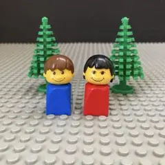 オールドレゴ　フィギュアと緑の木セット