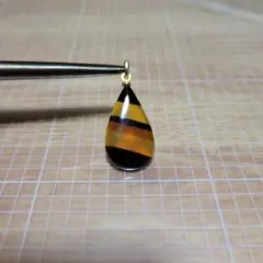 ペンダントトップのみ 古いモノ 雫 しずく べっ甲?