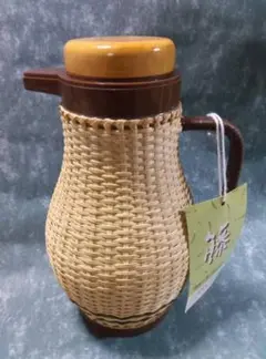 籐のポット　ウォーターピッチャー