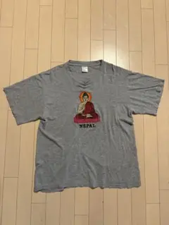 SHANGRI-LA グレー Tシャツ ネパール　国Tシャツ