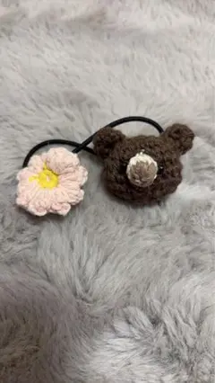 くまの顔と花のヘアゴム