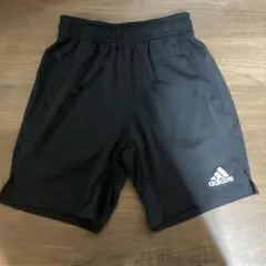 adidas 黒 ハーフパンツ
