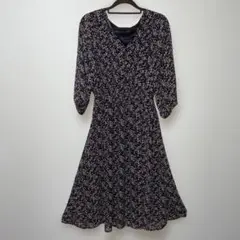 黒地に花柄 七分袖　ロングワンピース　ウエストゴム　M