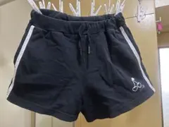 黒のハーフパンツ Surely
