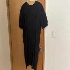 黒の半袖ロングワンピース