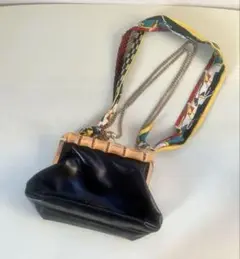 アコモデ　ショルダーバッグ　がま口バッグ　チェーン　黒
